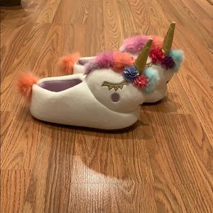 NWT girls unicorn slippers